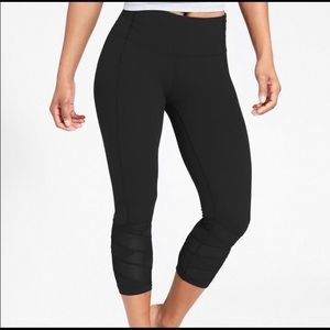 NWOT Athleta Mantra Yoga Capri Crop Mesh Legging
